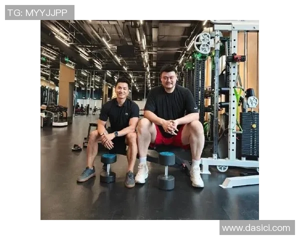 姚明再次引发热议身材变化引发球迷关注与讨论 姚明再次引发热议身材变化引发球迷关注与讨论