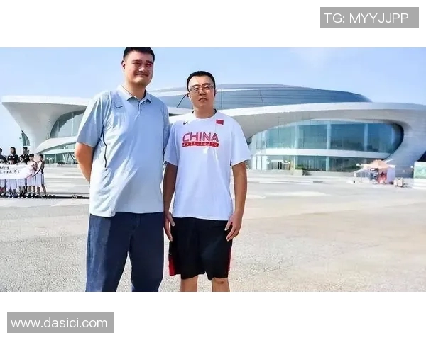 姚明在NBA的传奇之路：从中国巨人到全球篮球偶像的崛起与影响